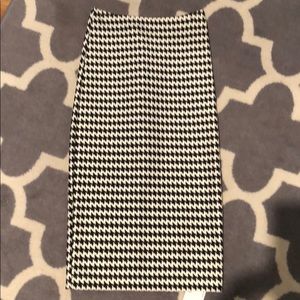 Mid-Length Houndstooth Pencil Skirt